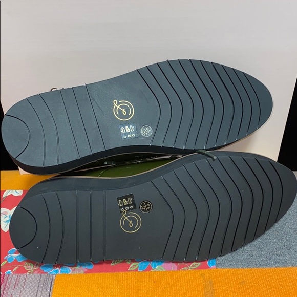 NIB CHINESE LAUNDRY CECILIA OXFORD PATENT OLIVE - Picture 8 of 10